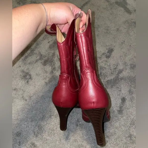 NWOT Indigo Rd Red Burgundy Pleather Calf Heeled Boots Size 10