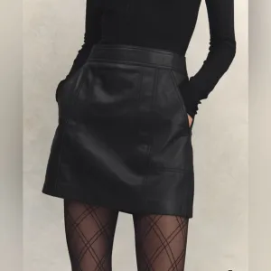 NWOT Reiss Black Leather Mini Skirt Size 4
