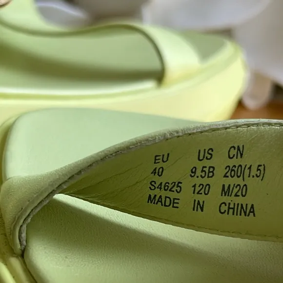 NWOT! Stuart Weitzman Moxie Sport Sandals in Citron Leather