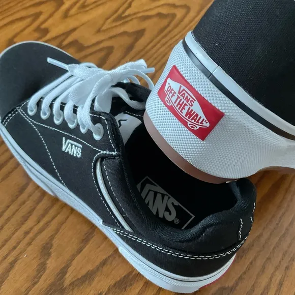 NWOT Vans Seldan Platform Sneakers, Women’s Sz 8