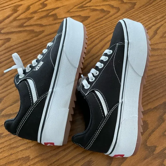 NWOT Vans Seldan Platform Sneakers, Women’s Sz 8