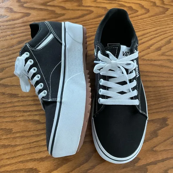 NWOT Vans Seldan Platform Sneakers, Women’s Sz 8