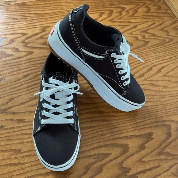 NWOT Vans Seldan Platform Sneakers, Women’s Sz 8