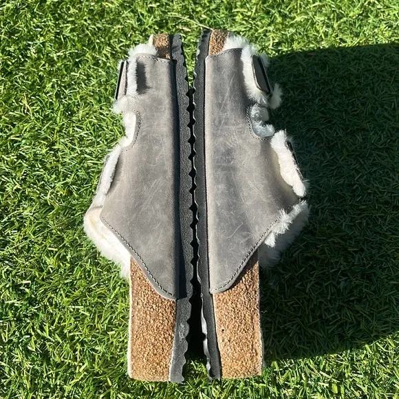 NWT BIRKENSTOCK Arizona Shearling Sandals!