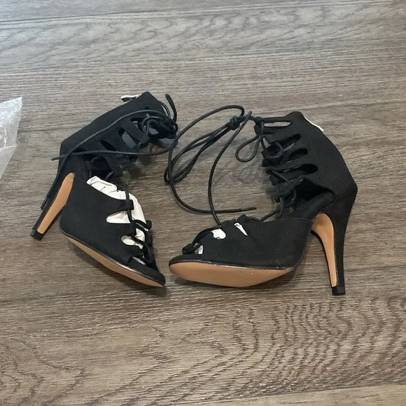 NWT BURJU Amalia Open Toe Lace Up Heeled Sandals | Black | Size 5.5