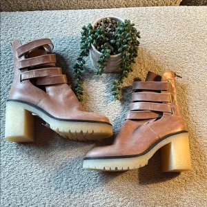 NWT Free People Brown Leather Heeled Boots with Chunky Heel