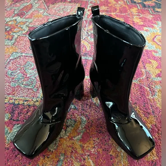 NWT Good American | Women’s black patent pull on square toe chunky heel, size 6