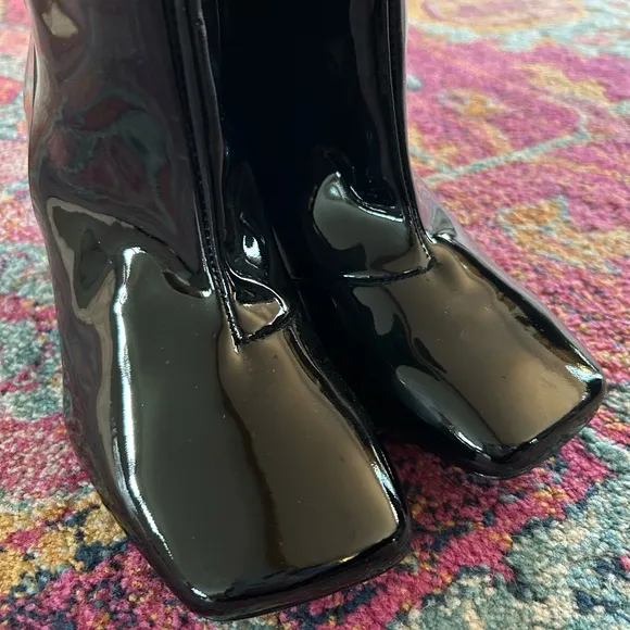 NWT Good American | Women’s black patent pull on square toe chunky heel, size 6