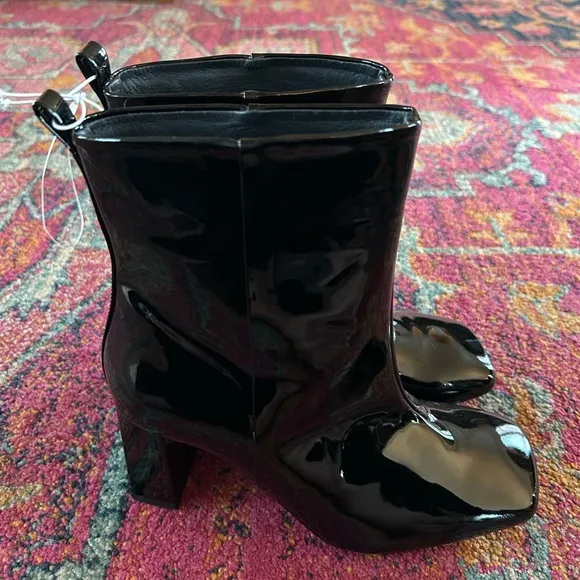 NWT Good American | Women’s black patent pull on square toe chunky heel, size 6