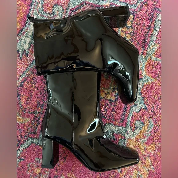 NWT Good American | Women’s black patent pull on square toe chunky heel, size 6