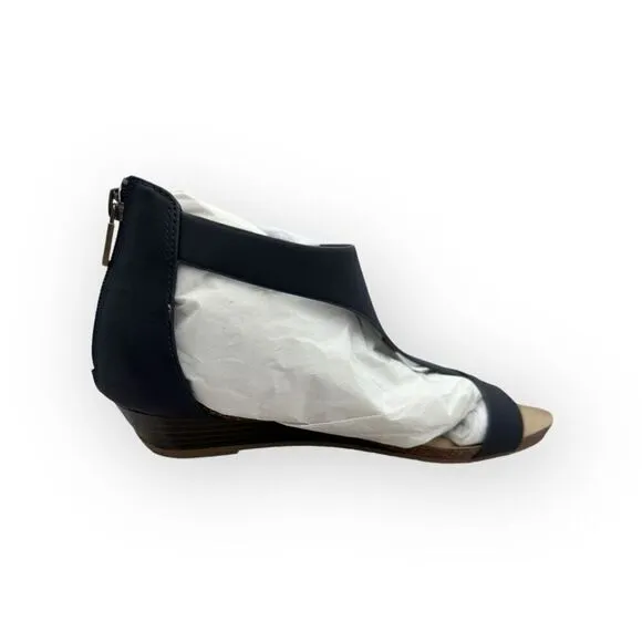 NWT Kenneth Cole Reaction Womens T-Strap Great Gal Wedge Sandals Navy Size 9.5