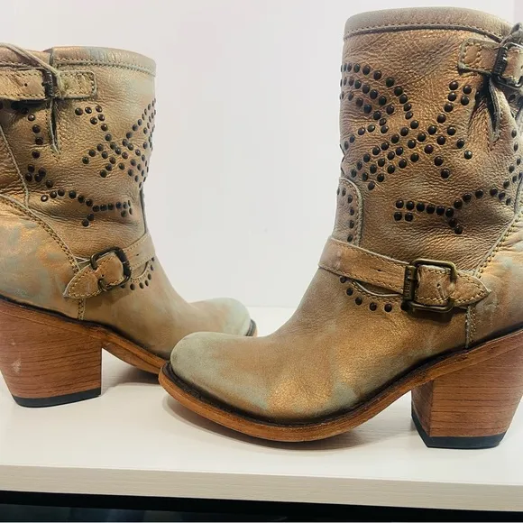 NWT LIBERTY BLACK BURNISHED GOLD BRONZE STUDDED BUCK MID CALF BOJO 6.5