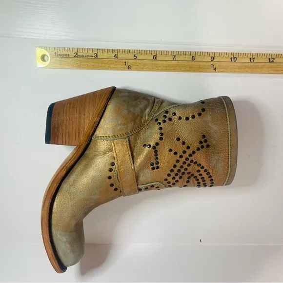 NWT LIBERTY BLACK BURNISHED GOLD BRONZE STUDDED BUCK MID CALF BOJO 6.5