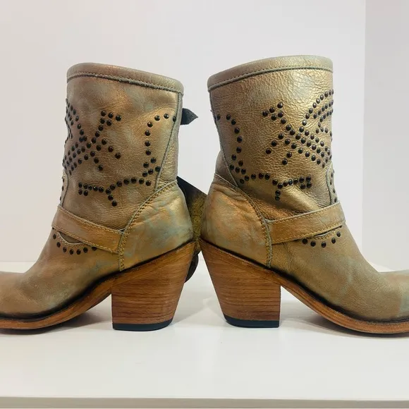 NWT LIBERTY BLACK BURNISHED GOLD BRONZE STUDDED BUCK MID CALF BOJO 6.5