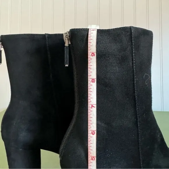 NWT Lola Cruz #045T30BK Chunky Heeled Zip-Back Boots in Black Suede