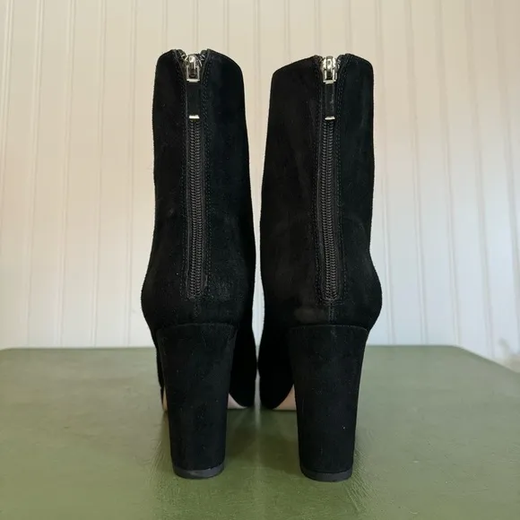 NWT Lola Cruz #045T30BK Chunky Heeled Zip-Back Boots in Black Suede