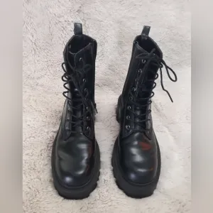 NWT Mango Classic Lug Soled Mini Platform Grunge Whimsigoth Goth Punk Moto Boots