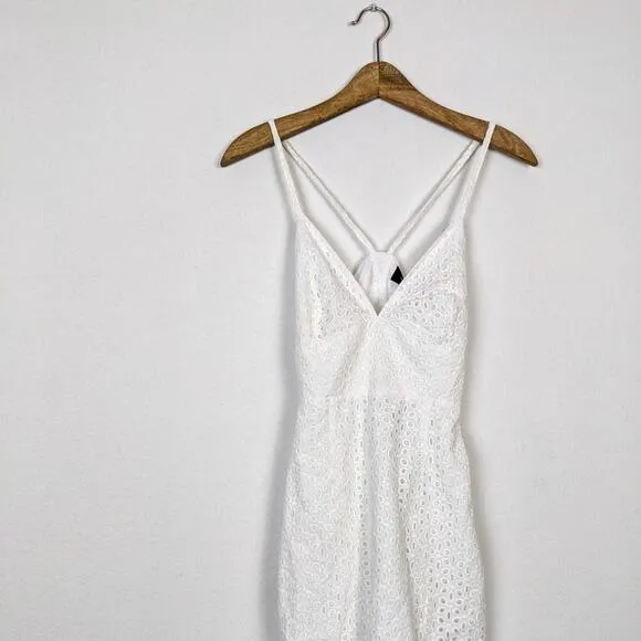 NWT MinkPink White Eyelet Cutout Juliana Anglaise Dress