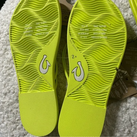 NWT OluKai Aka Sandals Citron sizes 7 or 8