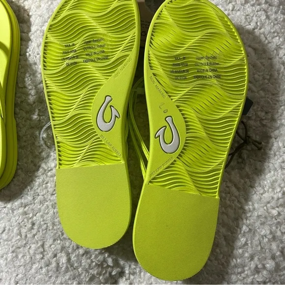 NWT OluKai Aka Sandals Citron sizes 7 or 8