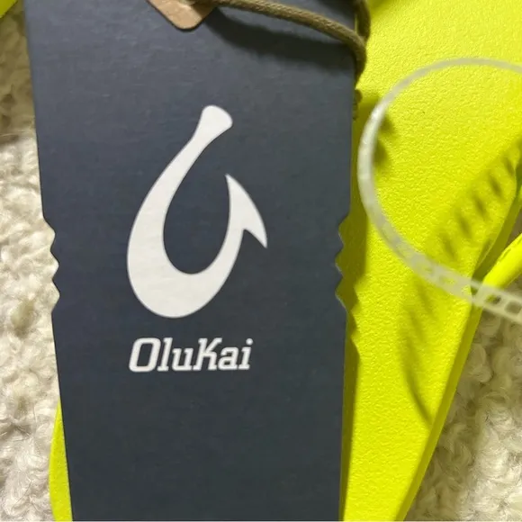 NWT OluKai Aka Sandals Citron sizes 7 or 8