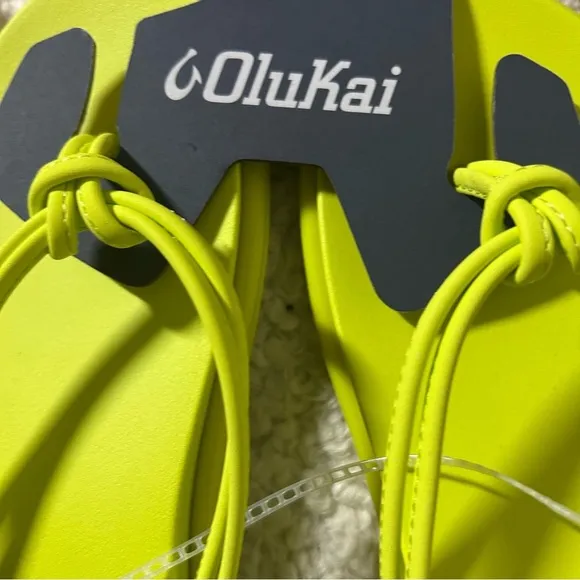 NWT OluKai Aka Sandals Citron sizes 7 or 8