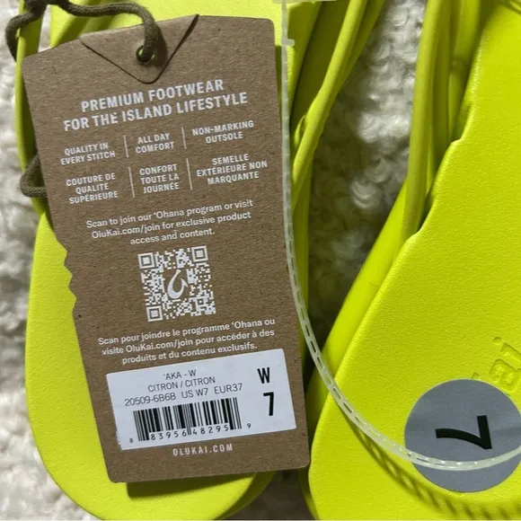 NWT OluKai Aka Sandals Citron sizes 7 or 8