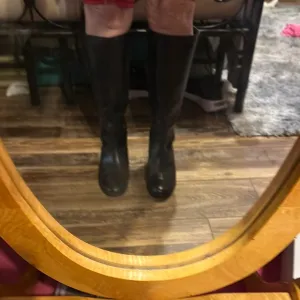 NWT side buckle boots size 9. Brazil. Regular calf.
