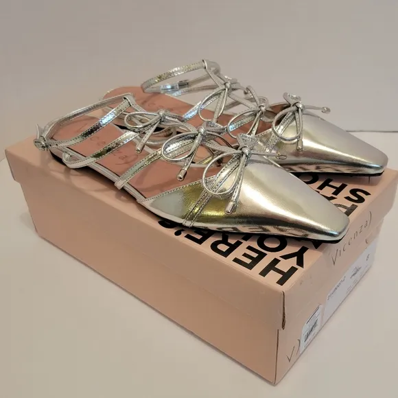 NWT Vicenza Boulevard Bow Flats In Silver Women's Size US 8