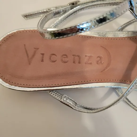 NWT Vicenza Boulevard Bow Flats In Silver Women's Size US 8