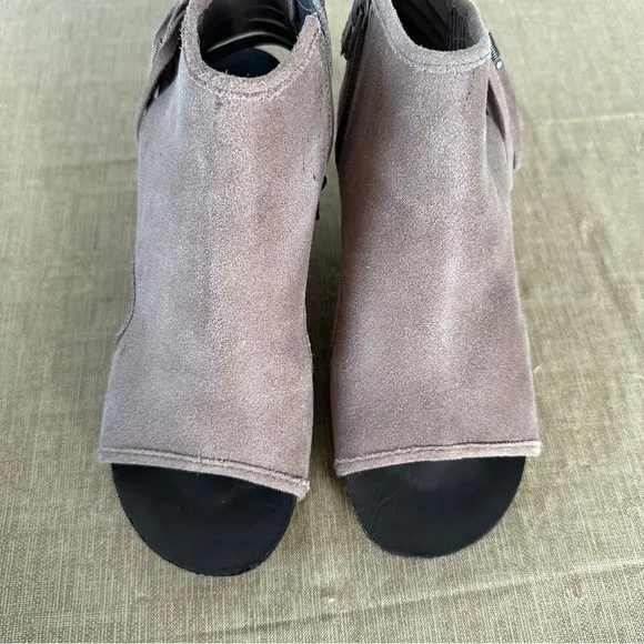 OTBT Free Spirit Suede Leather Heels Tassel Open Toe Sandals