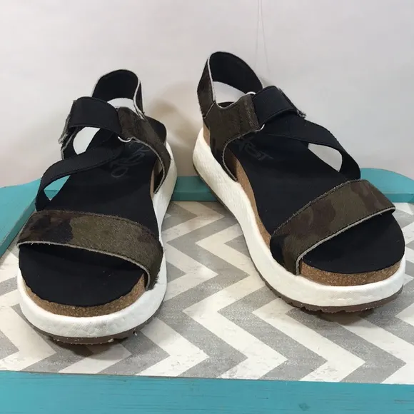 💙OTBT Sierra Mud Camo Sandal