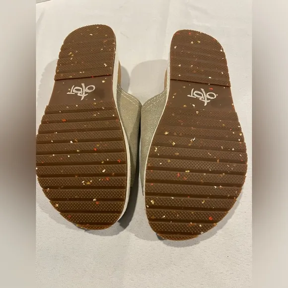OTBT Wayside Silver Glitter Tan White Platform Sandals Women’s Size 6 1/2