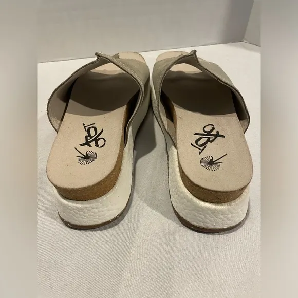 OTBT Wayside Silver Glitter Tan White Platform Sandals Women’s Size 6 1/2