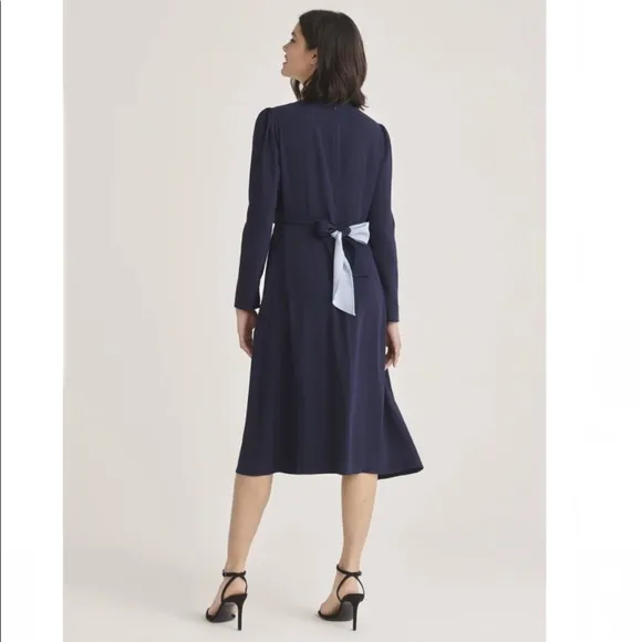 PAISIE London Two-Tone Twist Waist Midi Dress – Navy &amp; Light Blue