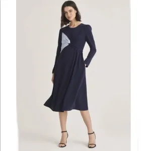 PAISIE London Two-Tone Twist Waist Midi Dress – Navy &amp; Light Blue
