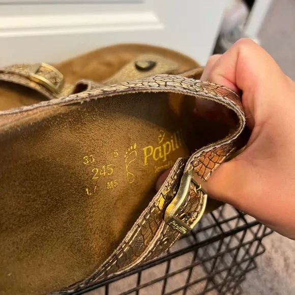 Papillio by Birkenstock women’s Gizeh cracked gold sandal size 7