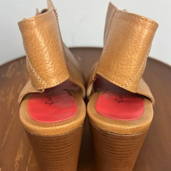 Pas de Rouge size 39 block heel open toe leather sandals