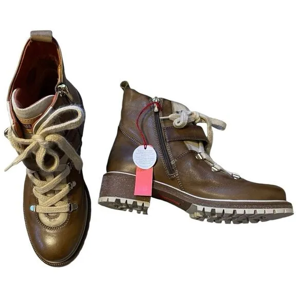 Pikolinos Aspe Lace Up Boots in Olive
