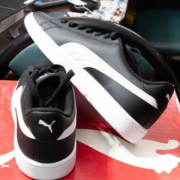 PUMA Black Smash V2 Men'sLeather  Sneakers