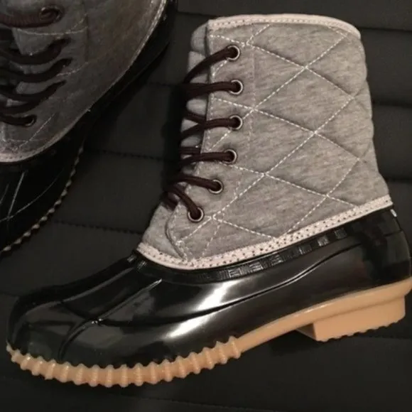 Quilted Duck Boots Gray Black Lace Up Rainboots