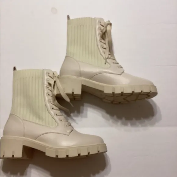 Qupid Renley Ivory Bone Lace Chunky Combat Women’s Boots Size 9