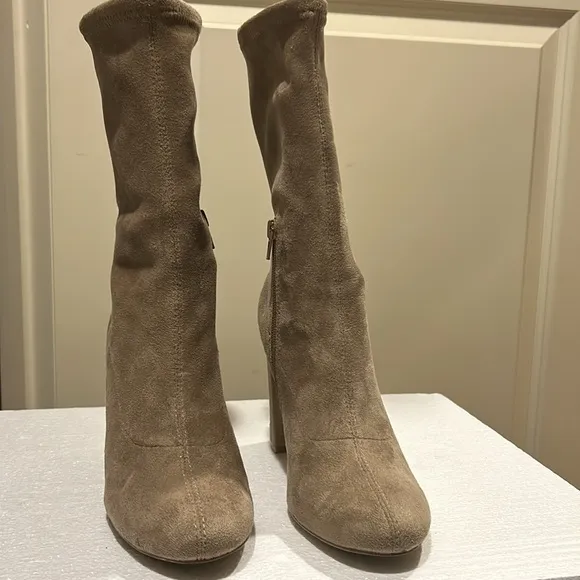 Renvy pull on boots mid calf soft suede like chunky heel half zip size 8 beige