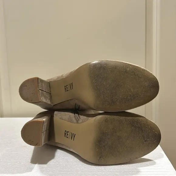 Renvy pull on boots mid calf soft suede like chunky heel half zip size 8 beige