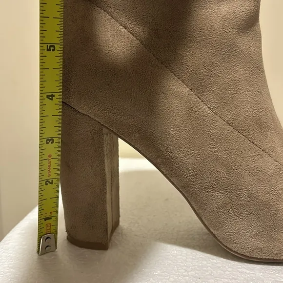 Renvy pull on boots mid calf soft suede like chunky heel half zip size 8 beige