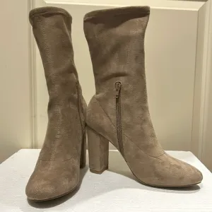 Renvy pull on boots mid calf soft suede like chunky heel half zip size 8 beige