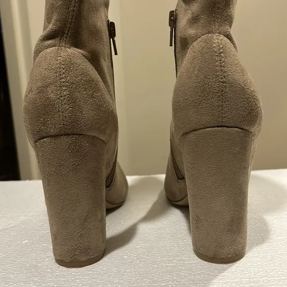 Renvy pull on boots mid calf soft suede like chunky heel half zip size 8 beige