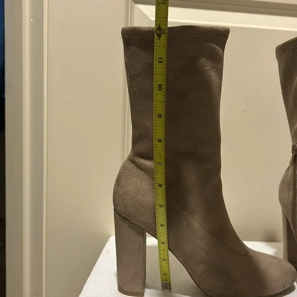 Renvy pull on boots mid calf soft suede like chunky heel half zip size 8 beige