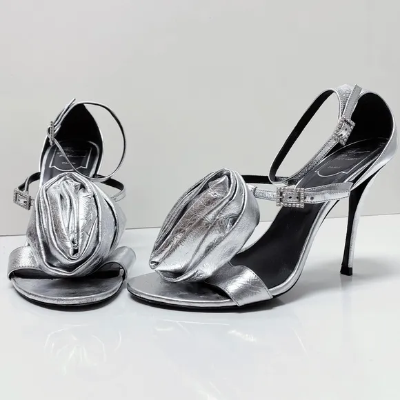 Roger Vivier Silver Leather 3D Rose and Roll Open Toe Strappy Sandals 38 8 100mm