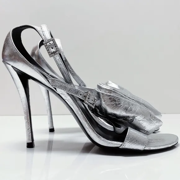 Roger Vivier Silver Leather 3D Rose and Roll Open Toe Strappy Sandals 38 8 100mm